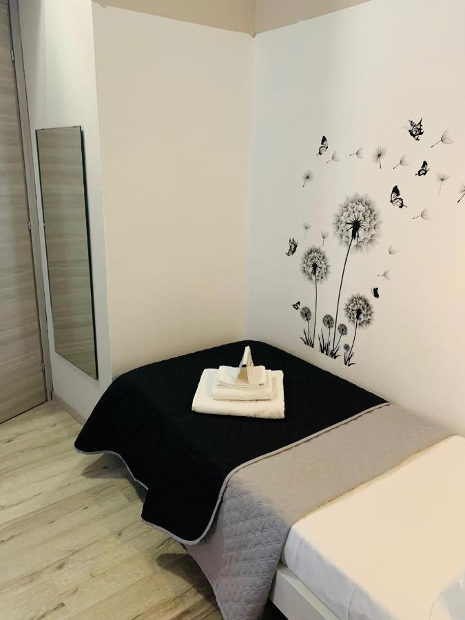 Residenza Lisy Hotell Verbania Exteriör bild