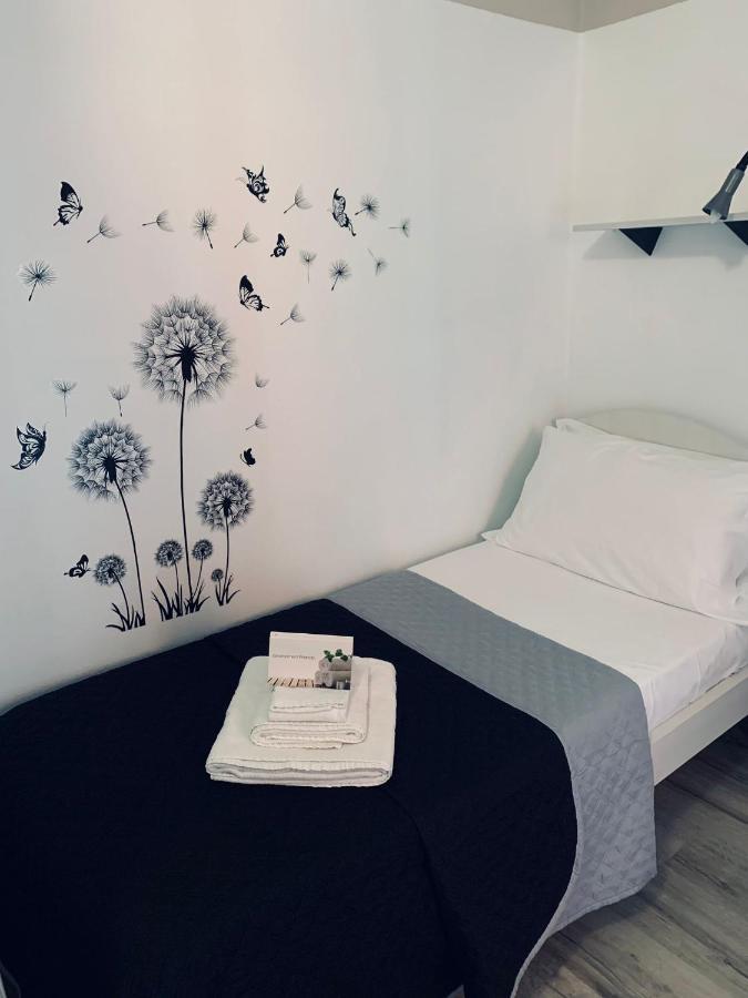 Residenza Lisy Hotell Verbania Exteriör bild