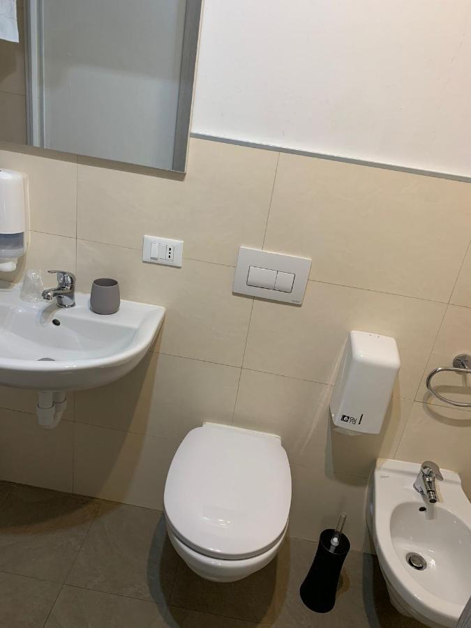 Residenza Lisy Hotell Verbania Exteriör bild